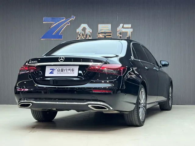 Mercedes-Benz E-Class — Фото автомобиля 3