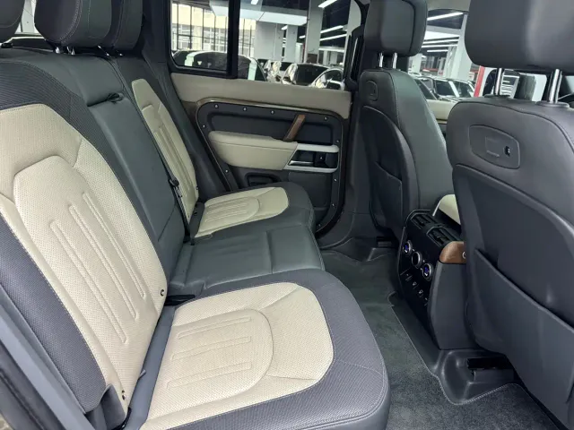 Land Rover Defender — Фото автомобиля 9