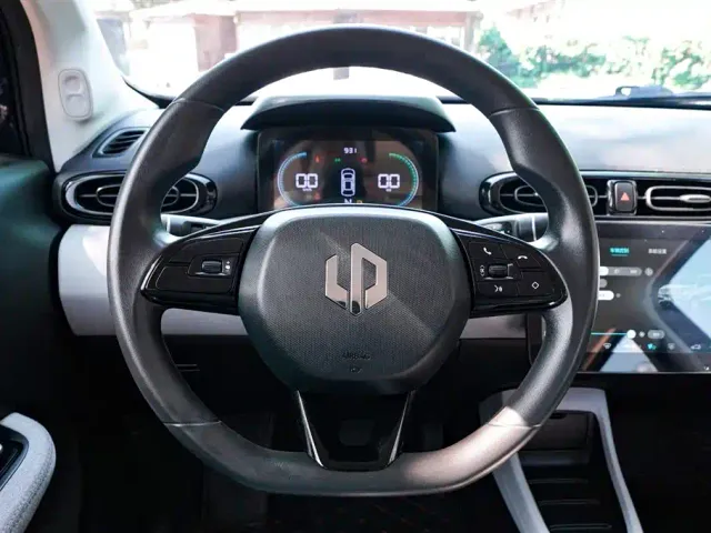Leapmotor T03 — Фото автомобиля 10