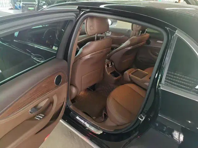 Mercedes-Benz E-Class — Фото автомобиля 5