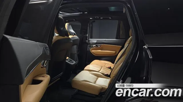 Volvo XC90 — Фото автомобиля 17