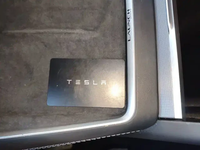 Tesla Model Y — Фото автомобиля 8
