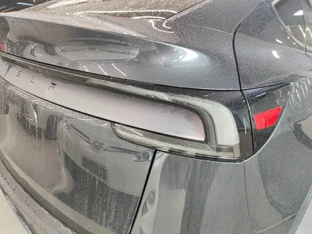 Tesla Model Y — Фото автомобиля 7