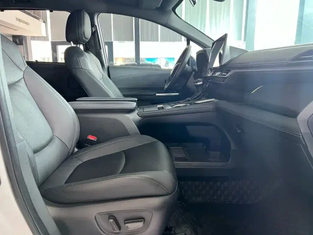 Toyota Sienna — Фото автомобиля 14