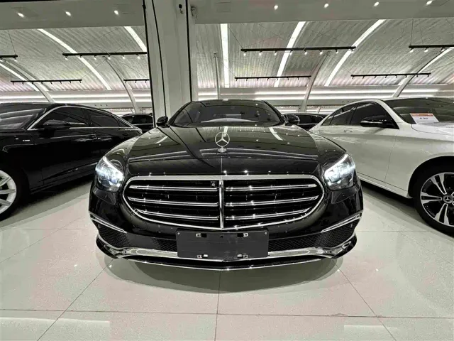 Mercedes-Benz E-Class — Фото автомобиля 2