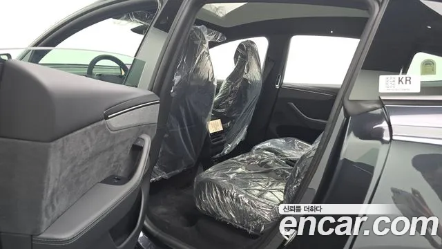 Tesla Model Y — Фото автомобиля 10