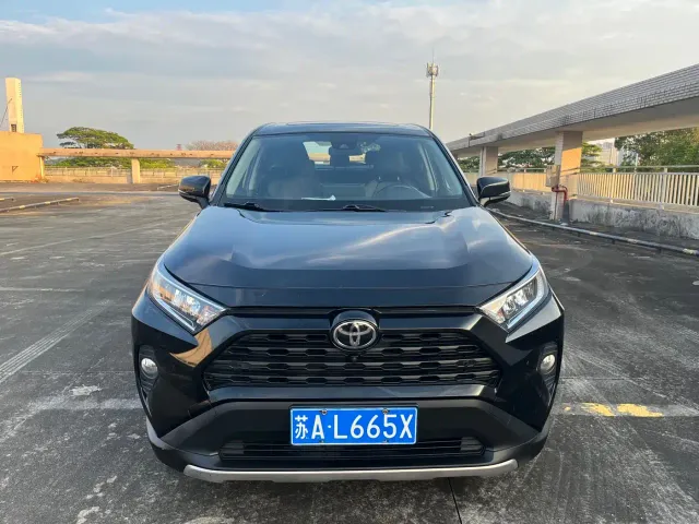 Toyota RAV4 — Фото автомобиля 4