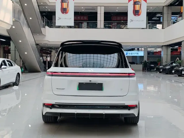 Li Auto L9 — Фото автомобиля 9