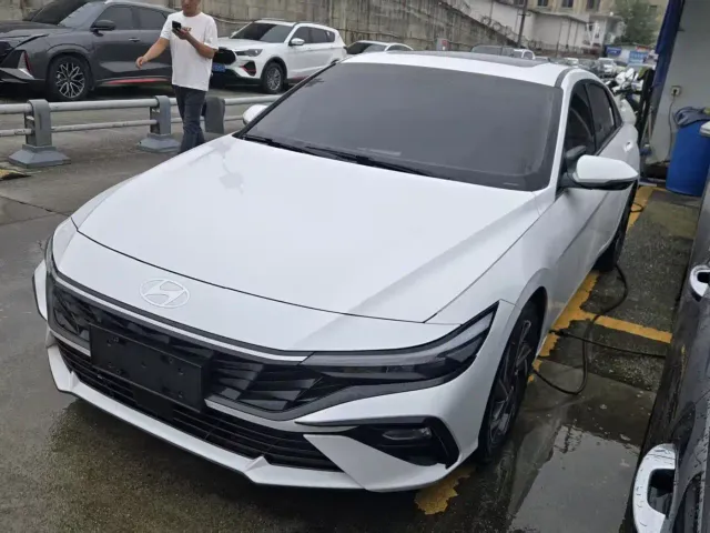 Фотография автомобиля — Hyundai Elantra
