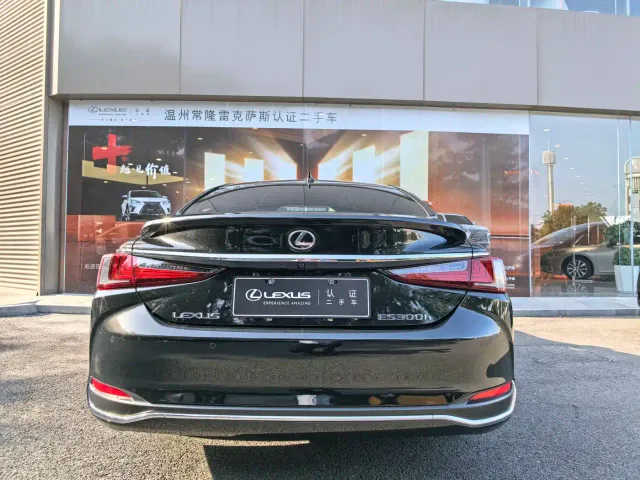 Lexus ES — Фото автомобиля 7