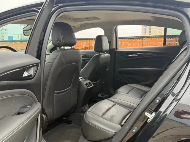 Buick Regal — Фото автомобиля 10