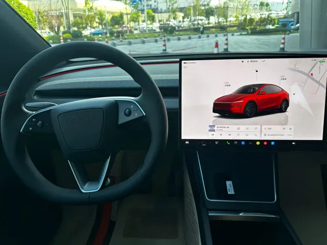 Tesla Model Y — Фото автомобиля 22