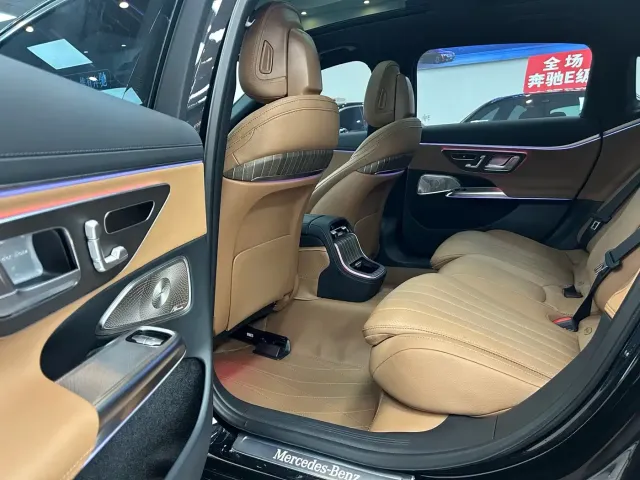 Mercedes-Benz E-Class — Фото автомобиля 14