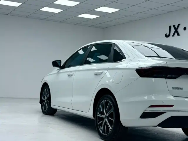 Geely Emgrand — Фото автомобиля 8