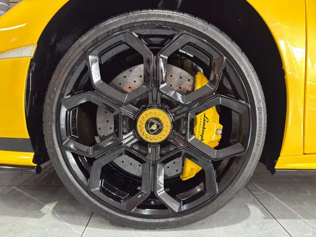 Lamborghini Huracan — Фото автомобиля 10