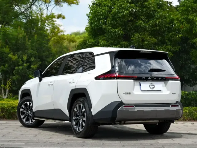 Toyota RAV4 — Фото автомобиля 17