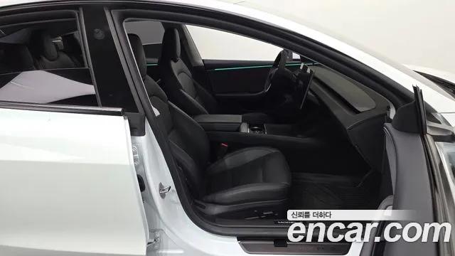 Tesla Model 3 — Фото автомобиля 26