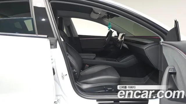Tesla Model 3 — Фото автомобиля 12