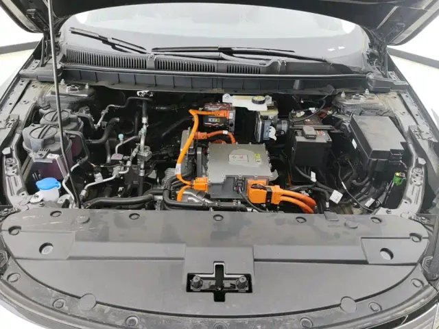 Hongqi E-QM5 — Фото автомобиля 10