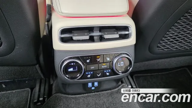 Genesis GV70 — Фото автомобиля 25