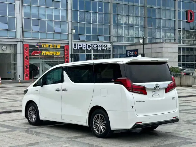 Toyota Alphard — Фото автомобиля 4