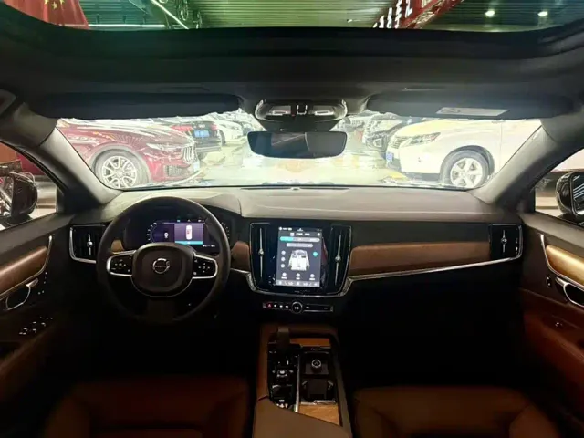 Volvo S90 — Фото автомобиля 10