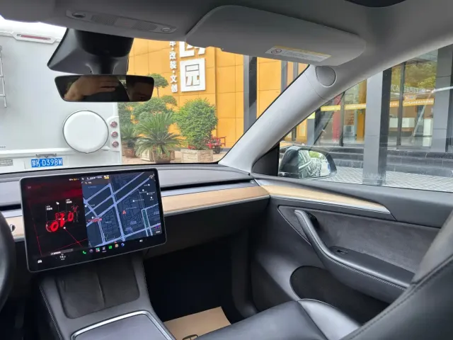 Tesla Model Y — Фото автомобиля 24