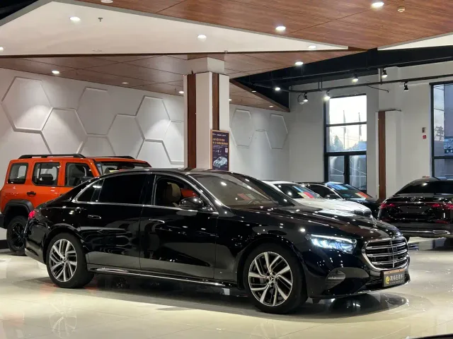 Mercedes-Benz E-Class — Фото автомобиля 4