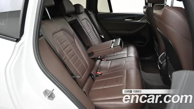 BMW iX3 — Фото автомобиля 13