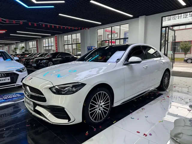 Фотография автомобиля — Mercedes-Benz C-Class