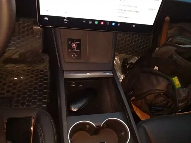Tesla Model 3 — Фото автомобиля 13