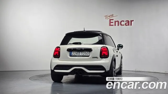 Mini Cooper — Фото автомобиля 4