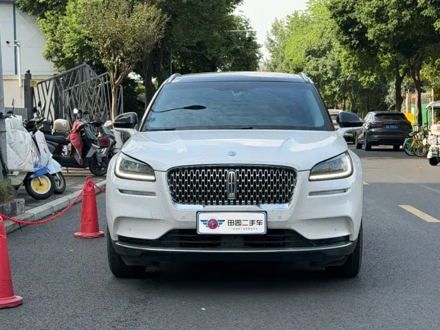 Lincoln Corsair — Фото автомобиля 2