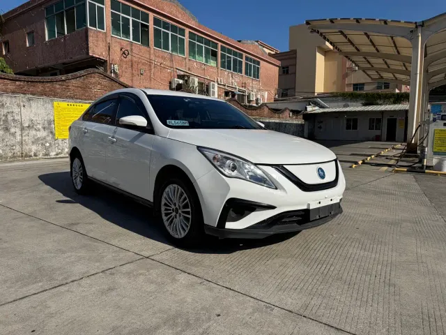 Forthing Fengxing S50EV — Фото автомобиля 3