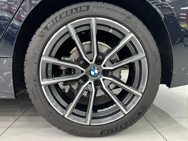 BMW 3 Series — Фото автомобиля 6