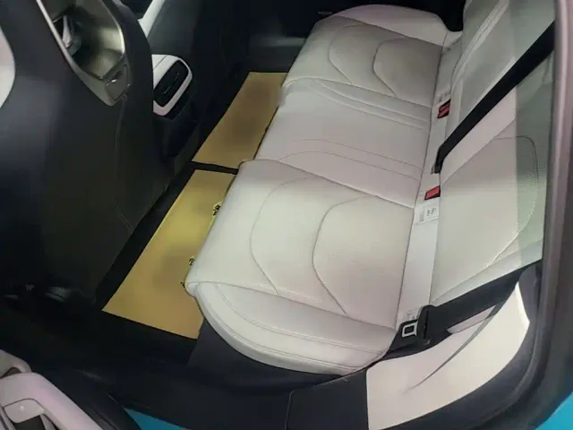 Xiaomi SU7 — Фото автомобиля 16