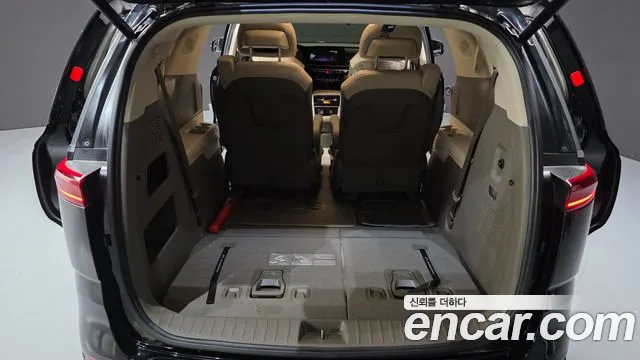 Kia Canival — Фото автомобиля 28