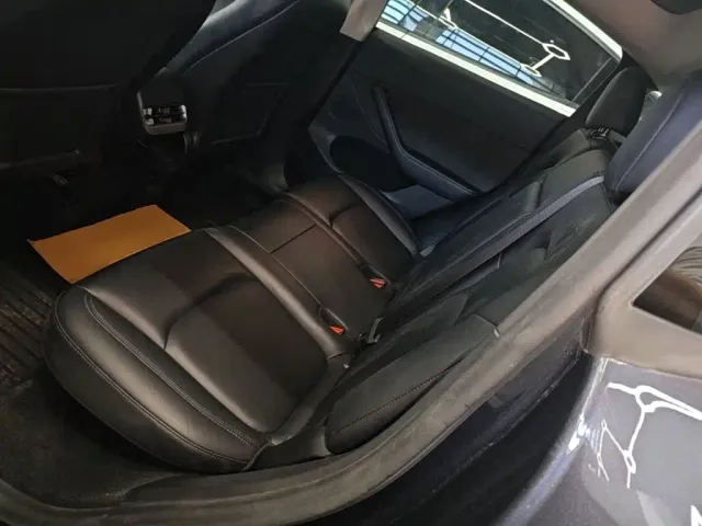 Tesla Model Y — Фото автомобиля 16