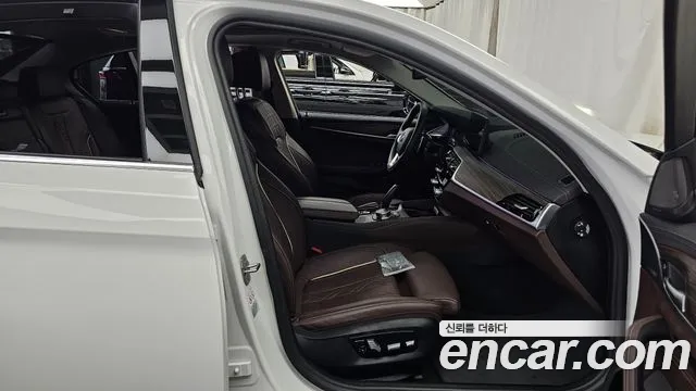 BMW 5 Series G30 — Фото автомобиля 26