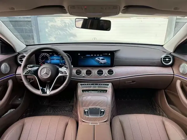 Mercedes-Benz E-Class — Фото автомобиля 5