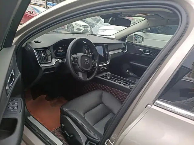Volvo S60 — Фото автомобиля 15