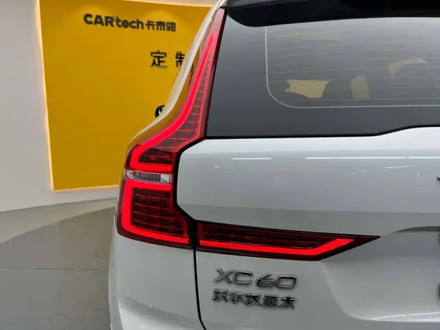 Volvo XC60 — Фото автомобиля 8