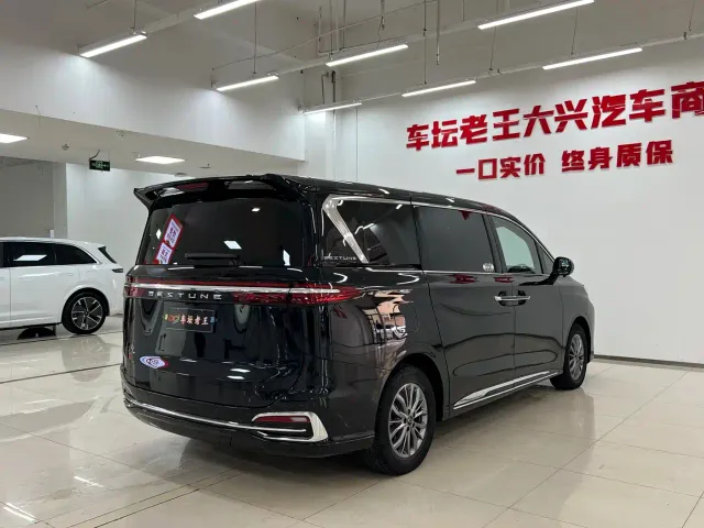 Bestune Besturn M9 — Фото автомобиля 13