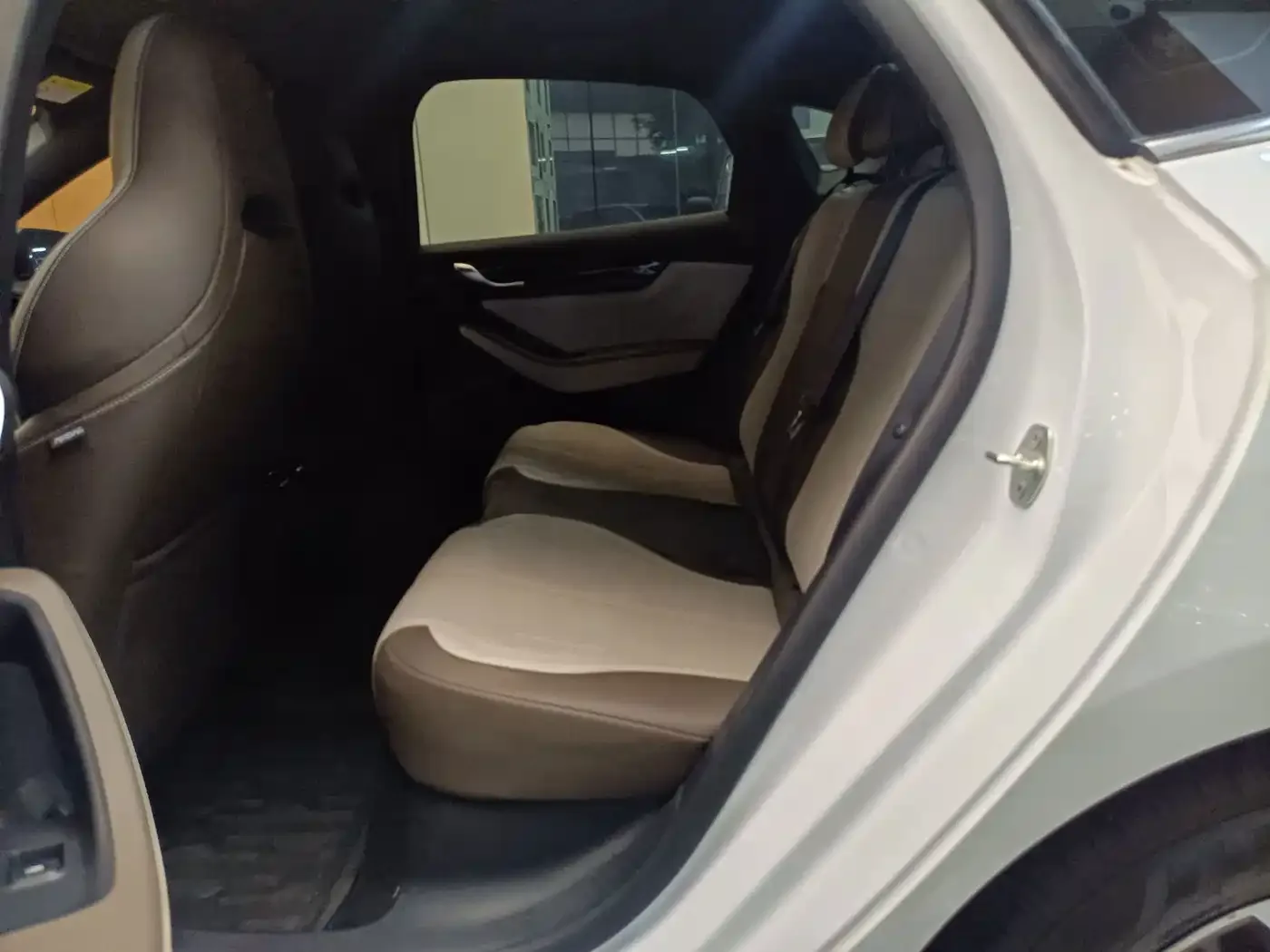 BYD Qin PLUS 2024 Glory Edition DM-i 55KM Leading — Фото автомобиля 21