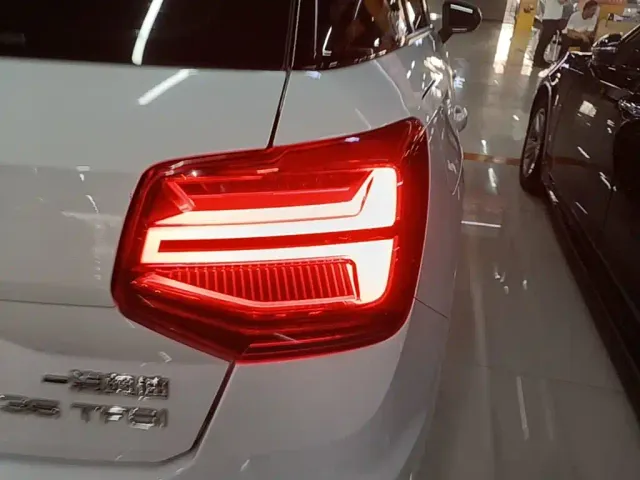 Audi Q2L — Фото автомобиля 7