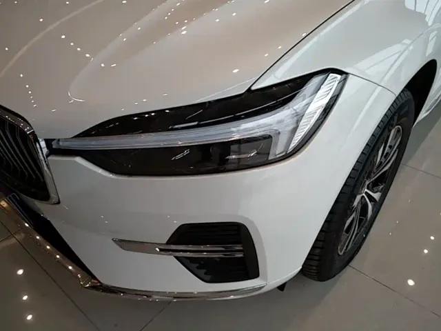 Volvo XC60 — Фото автомобиля 23