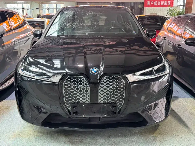 BMW iX — Фото автомобиля 2
