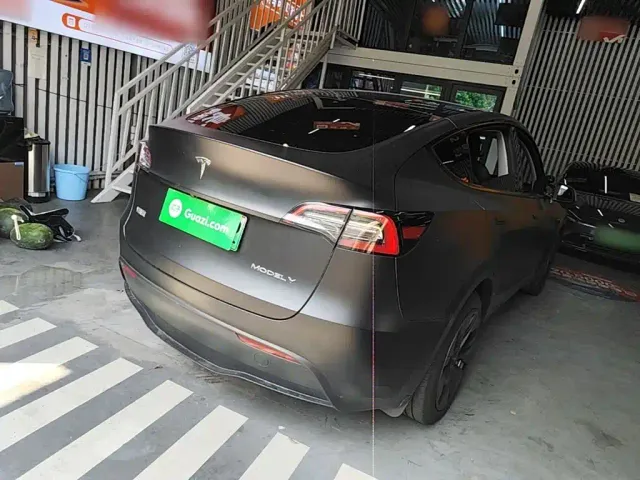 Tesla Model Y — Фото автомобиля 6