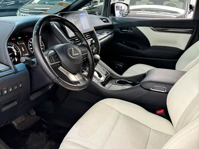 Lexus LM — Фото автомобиля 12