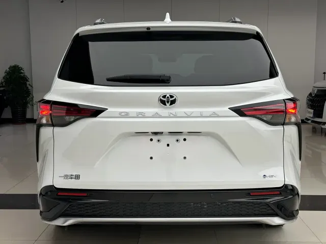 Toyota Granvia — Фото автомобиля 19
